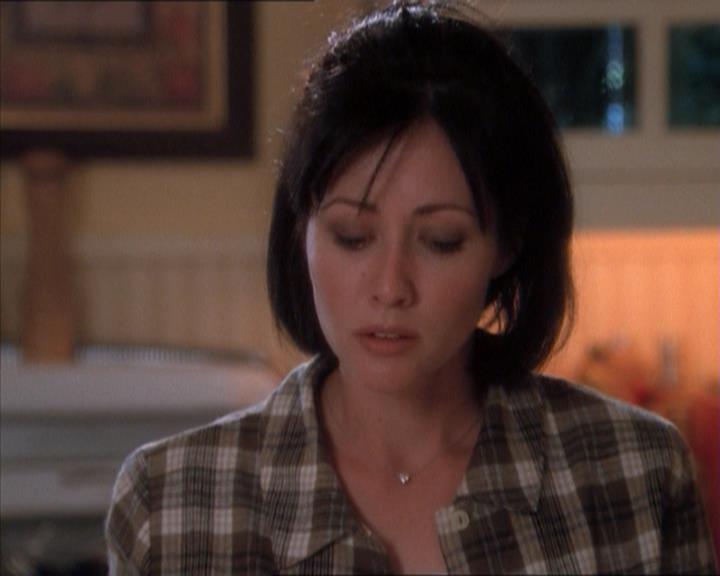 Charmed-Online_dot_net-1x04DeadManDating1438.jpg Charmed-Online_dot_net-1x04DeadManDating1438.jpg