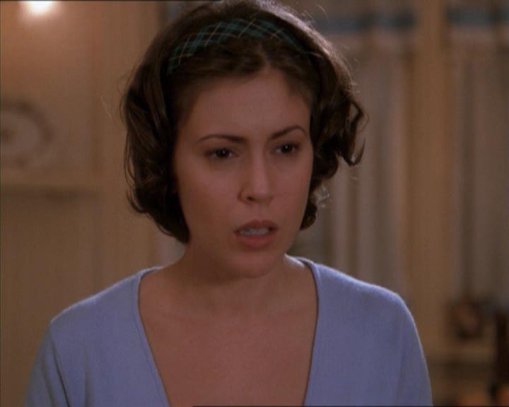 Charmed-Online_dot_net-1x04DeadManDating1442.jpg Charmed-Online_dot_net-1x04DeadManDating1442.jpg