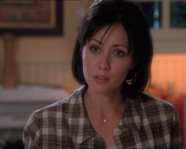 Charmed-Online_dot_net-1x04DeadManDating1444.jpg