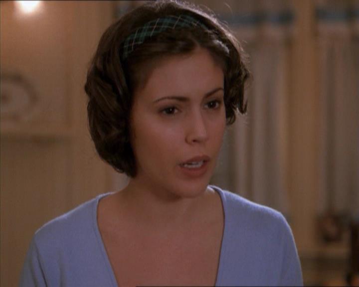 Charmed-Online_dot_net-1x04DeadManDating1445.jpg Charmed-Online_dot_net-1x04DeadManDating1445.jpg