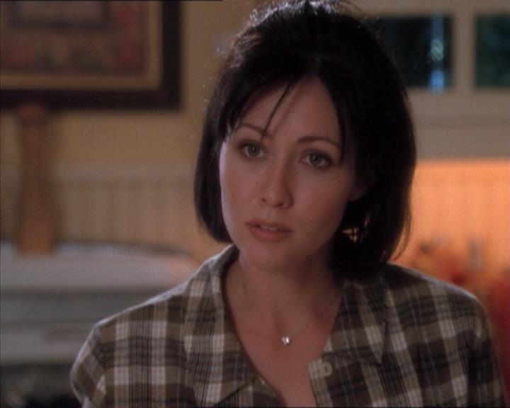 Charmed-Online_dot_net-1x04DeadManDating1446.jpg Charmed-Online_dot_net-1x04DeadManDating1446.jpg