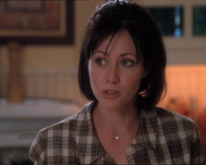 Charmed-Online_dot_net-1x04DeadManDating1447.jpg Charmed-Online_dot_net-1x04DeadManDating1447.jpg