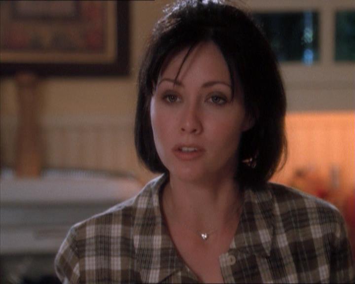 Charmed-Online_dot_net-1x04DeadManDating1448.jpg Charmed-Online_dot_net-1x04DeadManDating1448.jpg