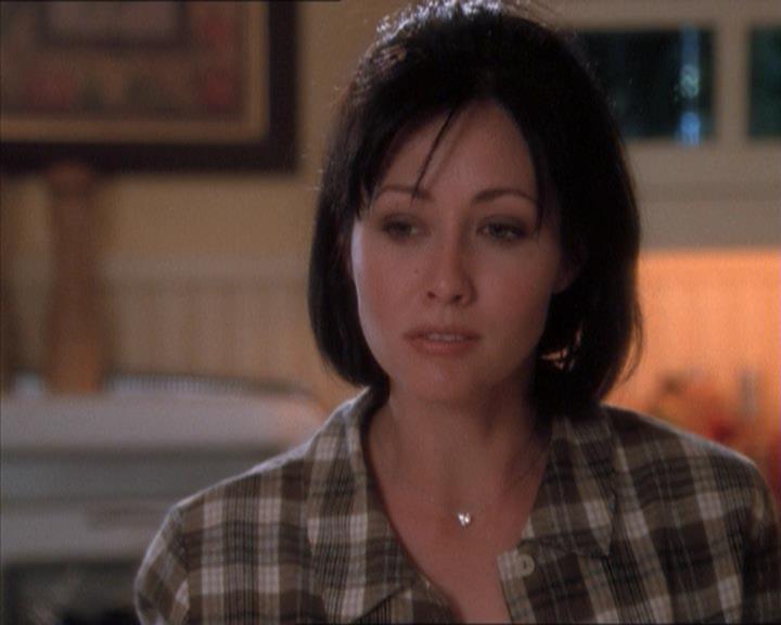 Charmed-Online_dot_net-1x04DeadManDating1451.jpg