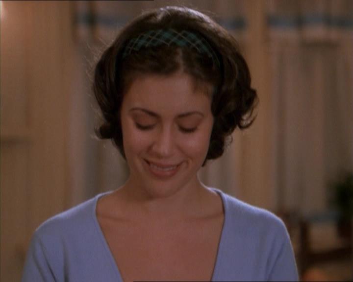 Charmed-Online_dot_net-1x04DeadManDating1457.jpg