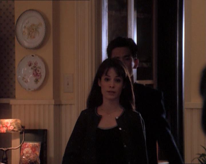 Charmed-Online_dot_net-1x04DeadManDating1460.jpg Charmed-Online_dot_net-1x04DeadManDating1460.jpg