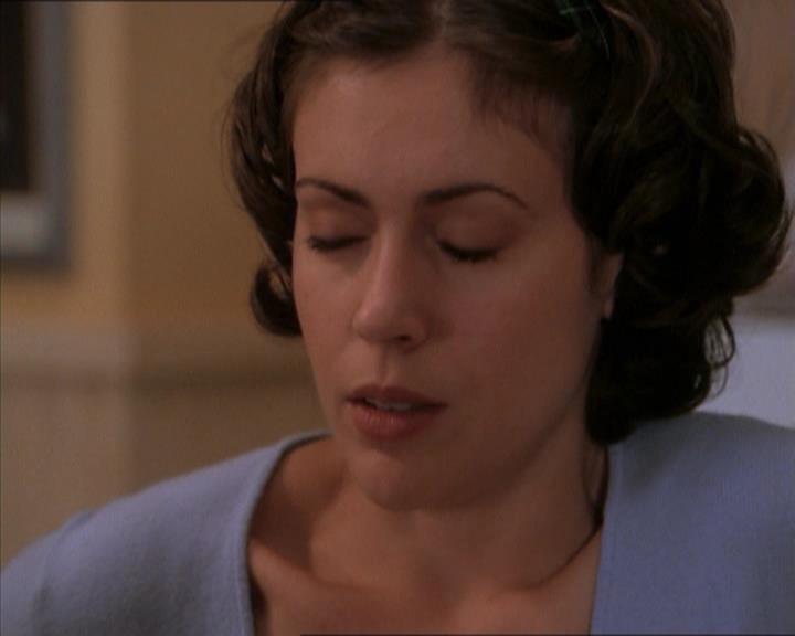 Charmed-Online_dot_net-1x04DeadManDating1485.jpg
