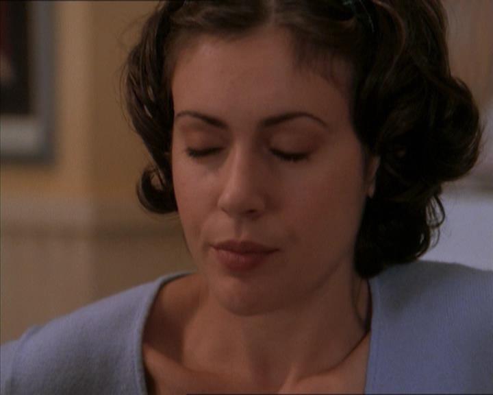 Charmed-Online_dot_net-1x04DeadManDating1486.jpg