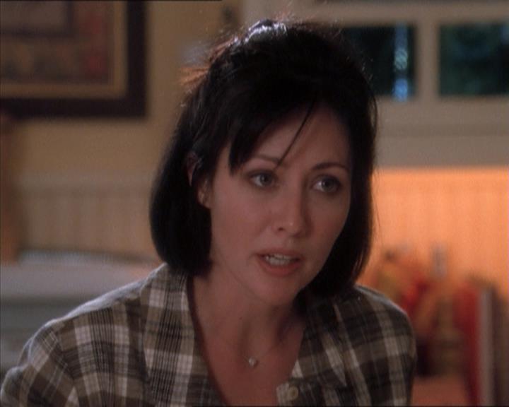 Charmed-Online_dot_net-1x04DeadManDating1491.jpg