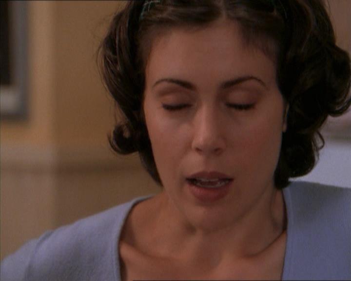 Charmed-Online_dot_net-1x04DeadManDating1499.jpg