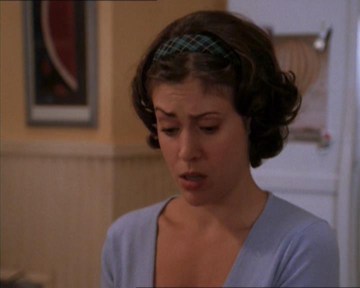 Charmed-Online_dot_net-1x04DeadManDating1510.jpg Charmed-Online_dot_net-1x04DeadManDating1510.jpg
