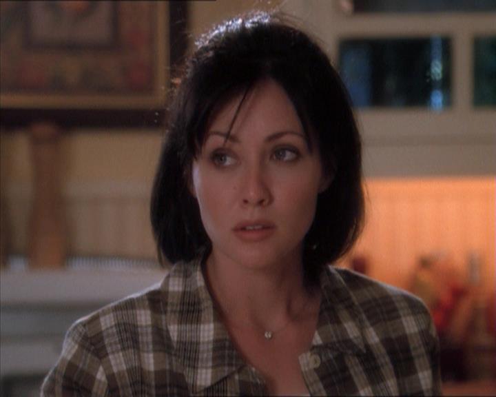 Charmed-Online_dot_net-1x04DeadManDating1516.jpg Charmed-Online_dot_net-1x04DeadManDating1516.jpg
