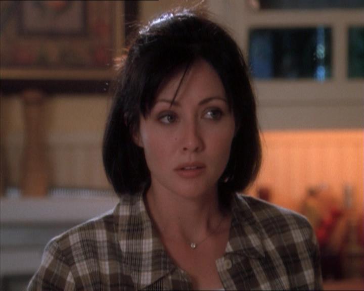 Charmed-Online_dot_net-1x04DeadManDating1517.jpg Charmed-Online_dot_net-1x04DeadManDating1517.jpg
