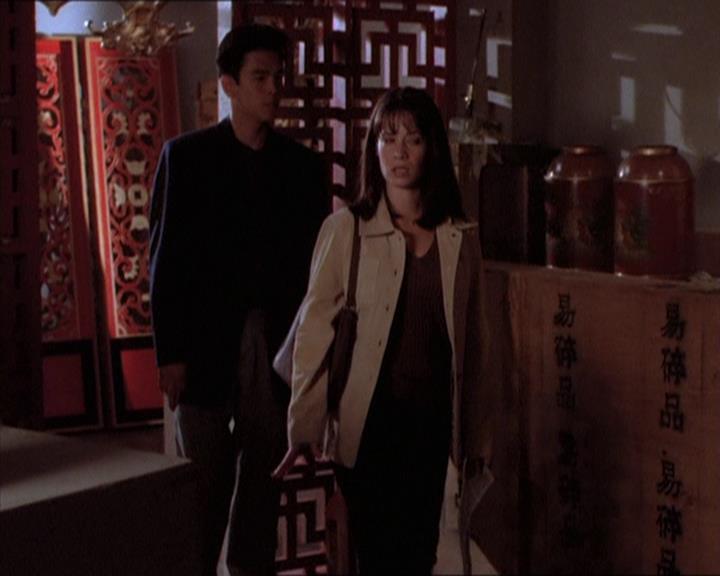 Charmed-Online_dot_net-1x04DeadManDating1531.jpg