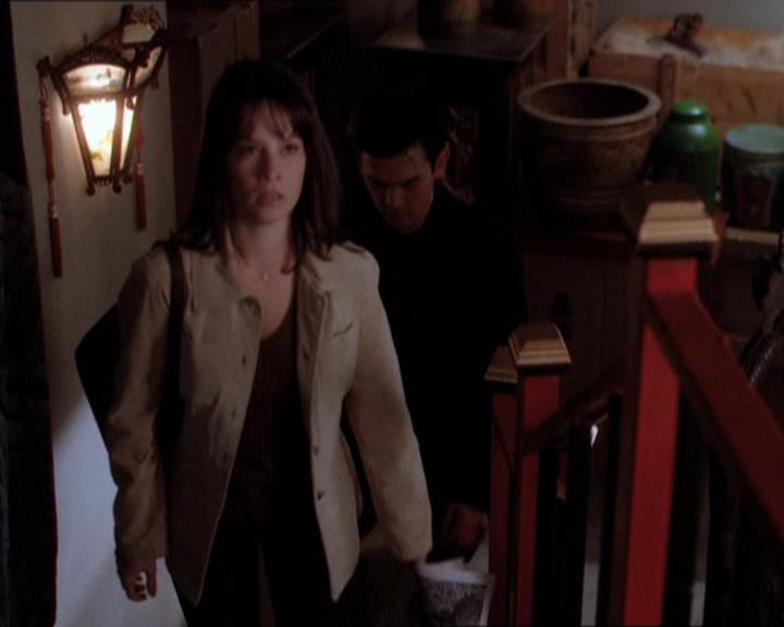 Charmed-Online_dot_net-1x04DeadManDating1543.jpg Charmed-Online_dot_net-1x04DeadManDating1543.jpg