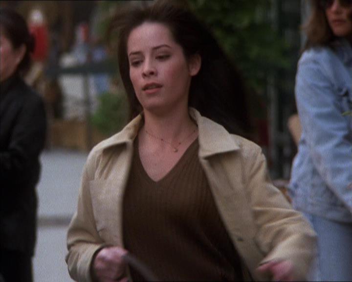 Charmed-Online_dot_net-1x04DeadManDating1578.jpg Charmed-Online_dot_net-1x04DeadManDating1578.jpg