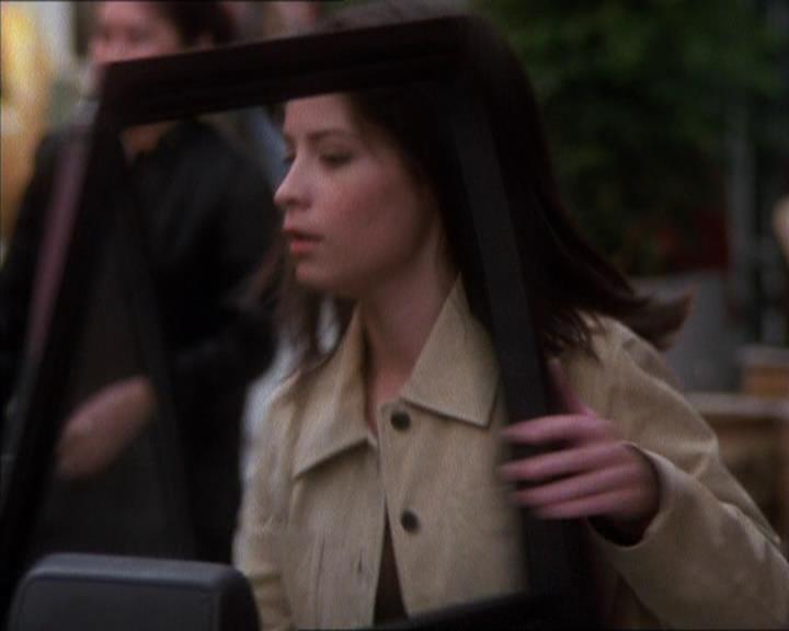 Charmed-Online_dot_net-1x04DeadManDating1579.jpg Charmed-Online_dot_net-1x04DeadManDating1579.jpg