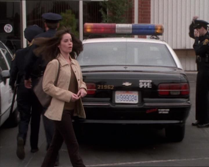 Charmed-Online_dot_net-1x04DeadManDating1611.jpg Charmed-Online_dot_net-1x04DeadManDating1611.jpg