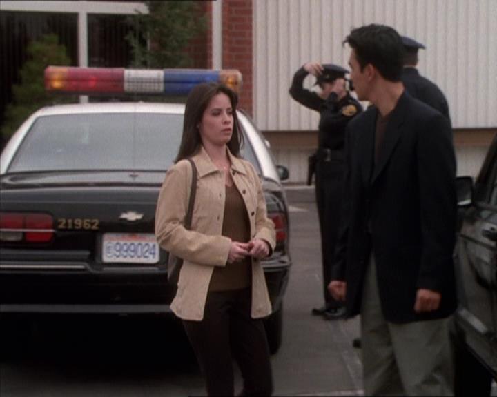 Charmed-Online_dot_net-1x04DeadManDating1612.jpg Charmed-Online_dot_net-1x04DeadManDating1612.jpg