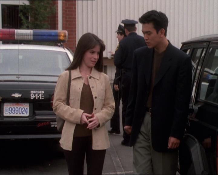 Charmed-Online_dot_net-1x04DeadManDating1614.jpg