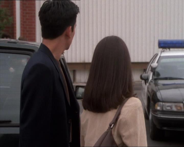 Charmed-Online_dot_net-1x04DeadManDating1621.jpg Charmed-Online_dot_net-1x04DeadManDating1621.jpg