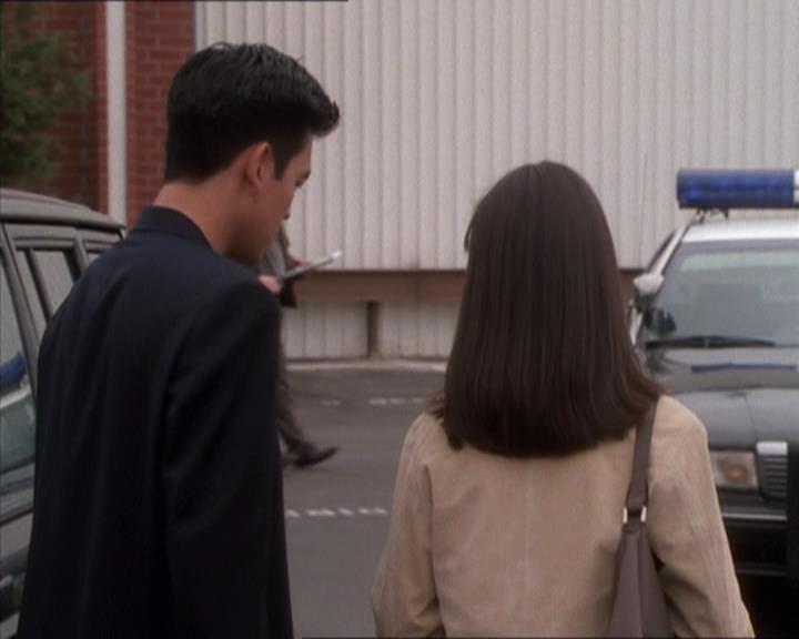 Charmed-Online_dot_net-1x04DeadManDating1622.jpg Charmed-Online_dot_net-1x04DeadManDating1622.jpg