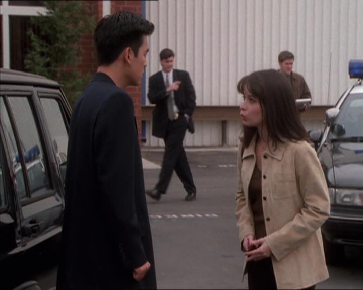 Charmed-Online_dot_net-1x04DeadManDating1625.jpg Charmed-Online_dot_net-1x04DeadManDating1625.jpg