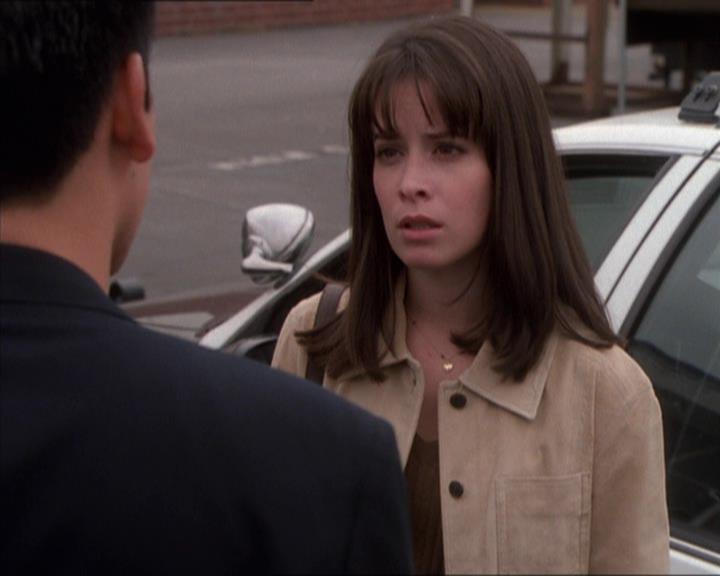 Charmed-Online_dot_net-1x04DeadManDating1630.jpg Charmed-Online_dot_net-1x04DeadManDating1630.jpg