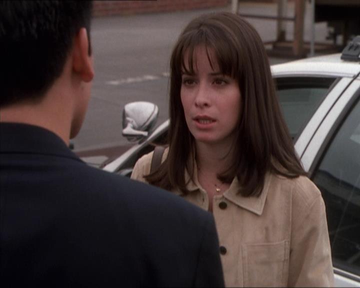 Charmed-Online_dot_net-1x04DeadManDating1631.jpg Charmed-Online_dot_net-1x04DeadManDating1631.jpg