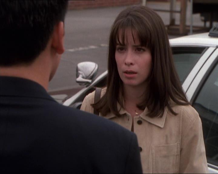 Charmed-Online_dot_net-1x04DeadManDating1634.jpg Charmed-Online_dot_net-1x04DeadManDating1634.jpg