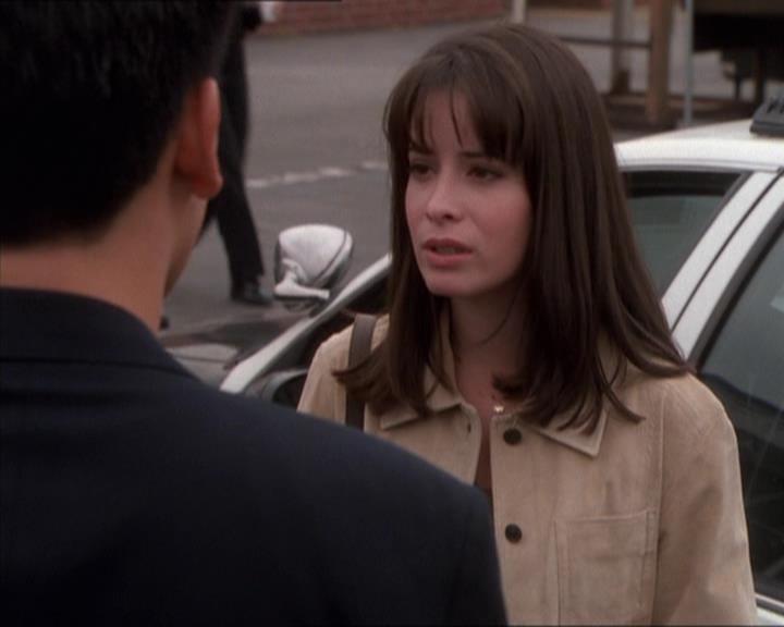 Charmed-Online_dot_net-1x04DeadManDating1635.jpg Charmed-Online_dot_net-1x04DeadManDating1635.jpg