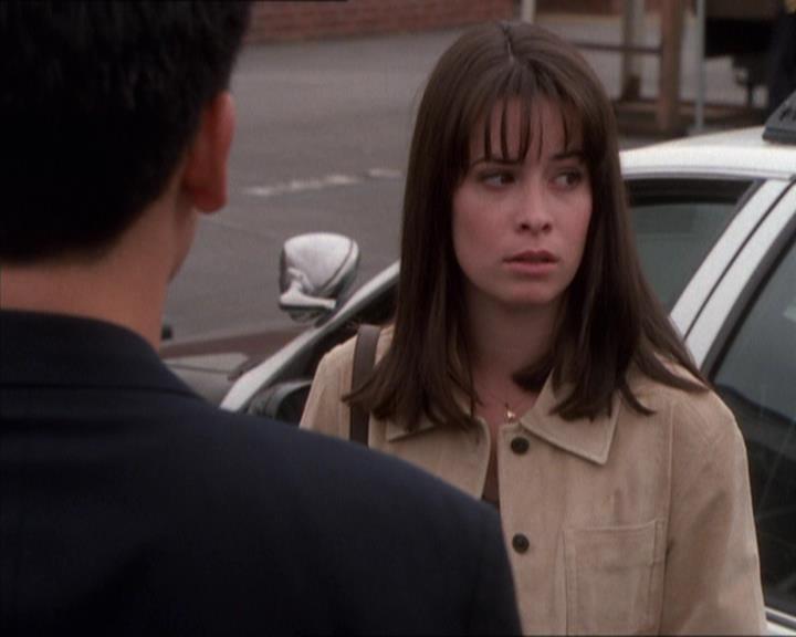 Charmed-Online_dot_net-1x04DeadManDating1637.jpg Charmed-Online_dot_net-1x04DeadManDating1637.jpg