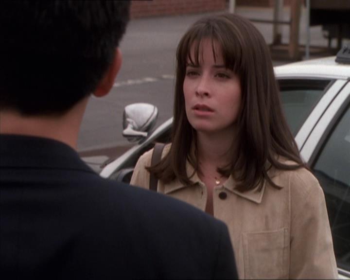 Charmed-Online_dot_net-1x04DeadManDating1638.jpg Charmed-Online_dot_net-1x04DeadManDating1638.jpg