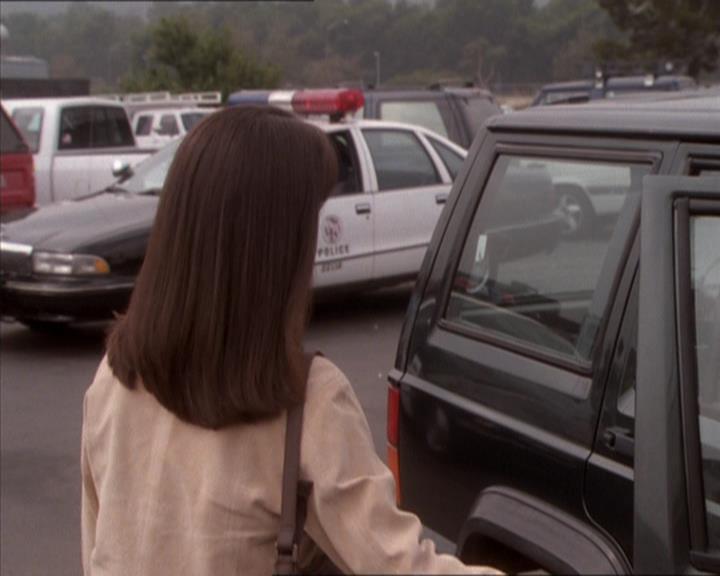 Charmed-Online_dot_net-1x04DeadManDating1652.jpg Charmed-Online_dot_net-1x04DeadManDating1652.jpg