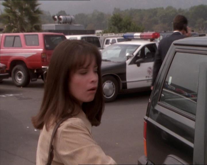 Charmed-Online_dot_net-1x04DeadManDating1655.jpg Charmed-Online_dot_net-1x04DeadManDating1655.jpg