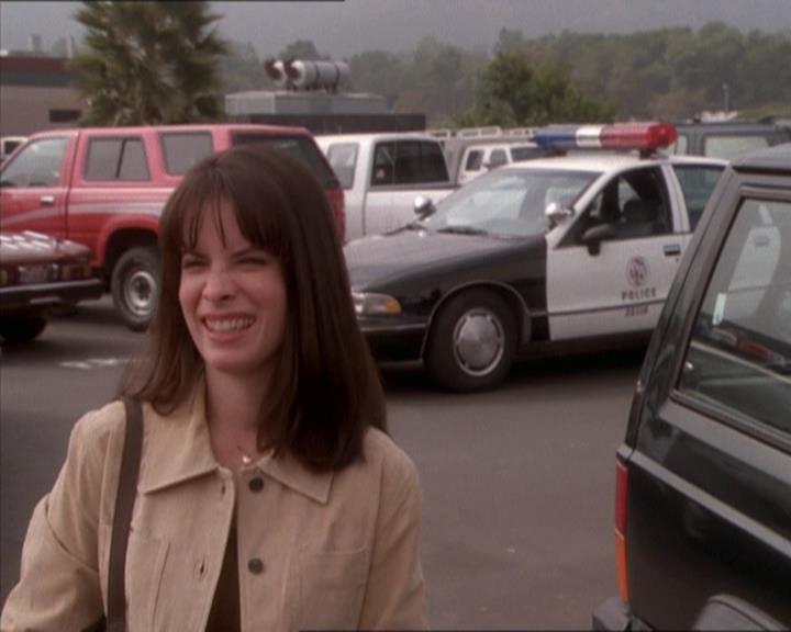 Charmed-Online_dot_net-1x04DeadManDating1657.jpg Charmed-Online_dot_net-1x04DeadManDating1657.jpg