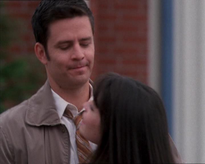 Charmed-Online_dot_net-1x04DeadManDating1695.jpg Charmed-Online_dot_net-1x04DeadManDating1695.jpg