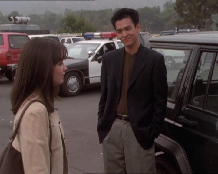 Charmed-Online_dot_net-1x04DeadManDating1700.jpg