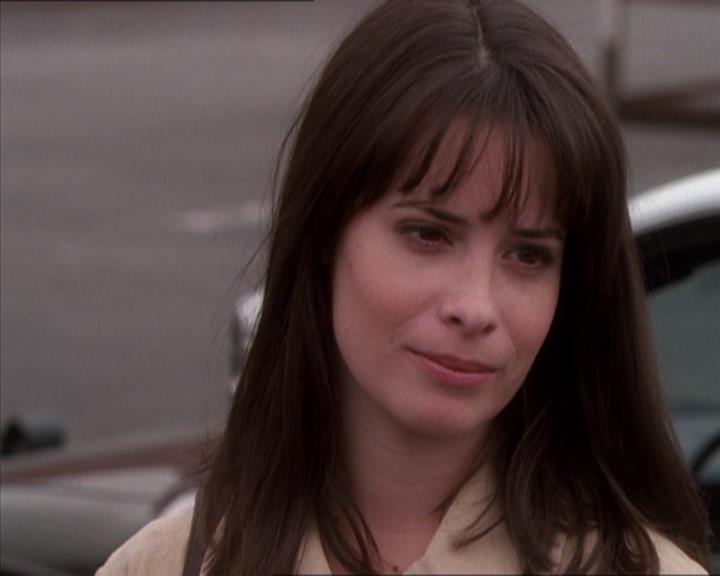 Charmed-Online_dot_net-1x04DeadManDating1706.jpg Charmed-Online_dot_net-1x04DeadManDating1706.jpg