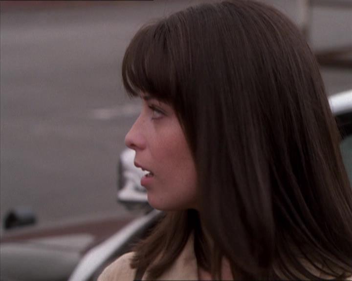 Charmed-Online_dot_net-1x04DeadManDating1712.jpg Charmed-Online_dot_net-1x04DeadManDating1712.jpg