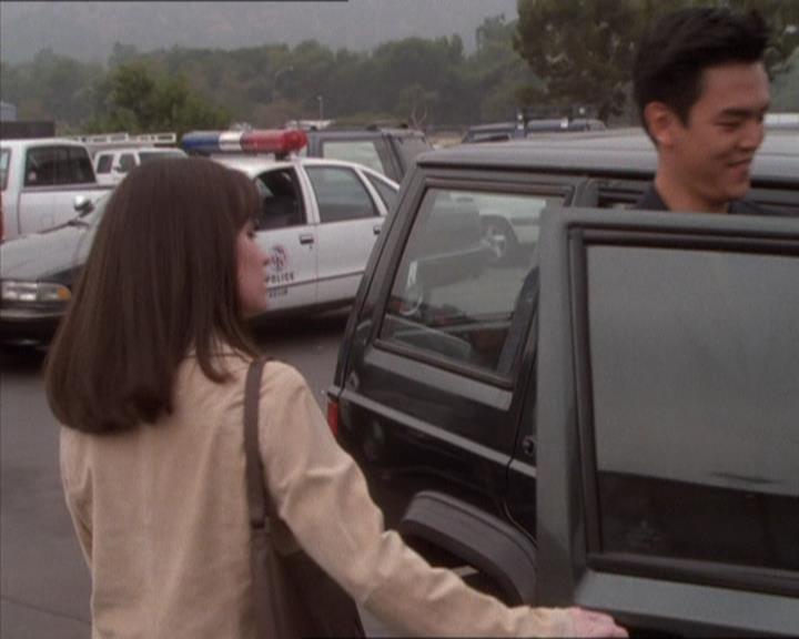 Charmed-Online_dot_net-1x04DeadManDating1715.jpg Charmed-Online_dot_net-1x04DeadManDating1715.jpg