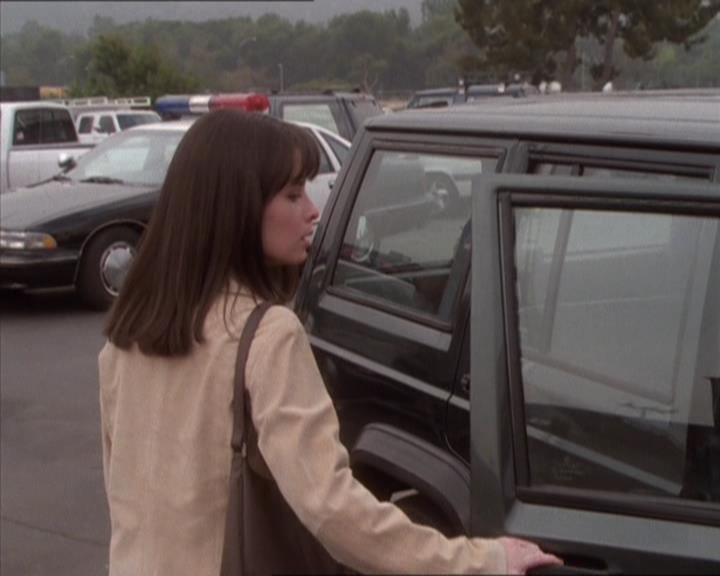 Charmed-Online_dot_net-1x04DeadManDating1716.jpg Charmed-Online_dot_net-1x04DeadManDating1716.jpg