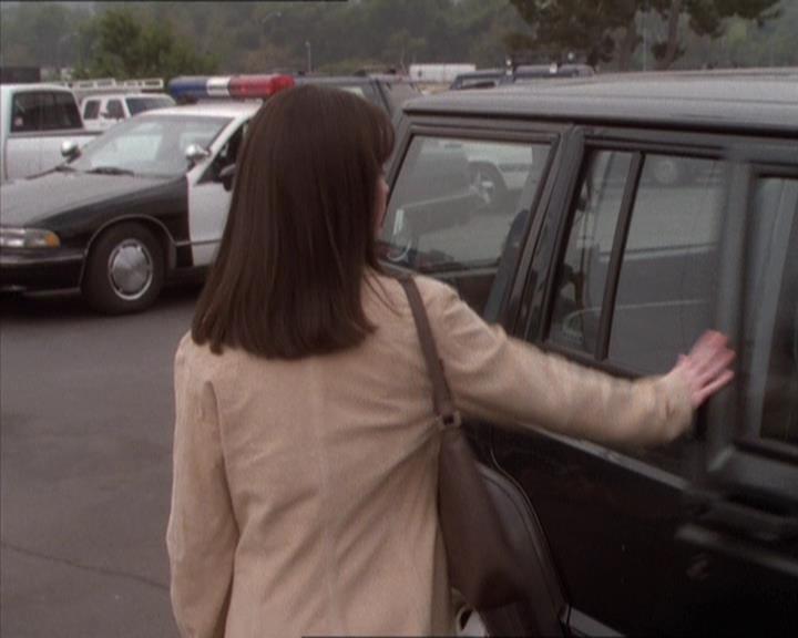 Charmed-Online_dot_net-1x04DeadManDating1717.jpg Charmed-Online_dot_net-1x04DeadManDating1717.jpg