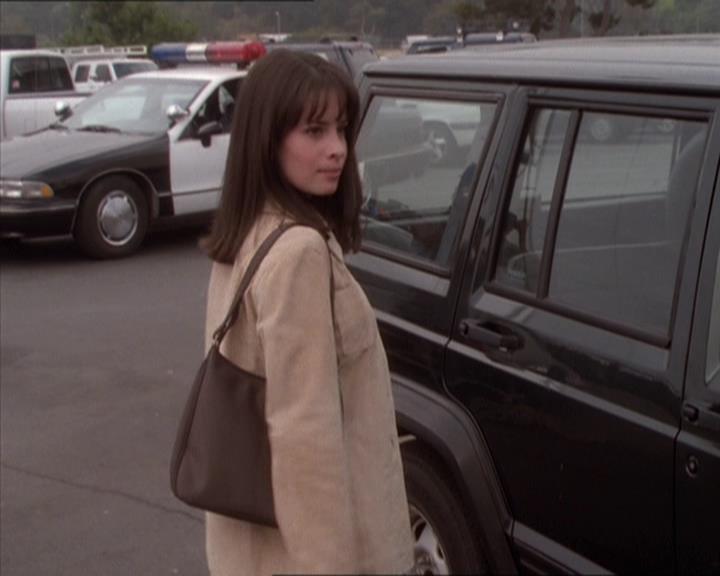 Charmed-Online_dot_net-1x04DeadManDating1718.jpg Charmed-Online_dot_net-1x04DeadManDating1718.jpg