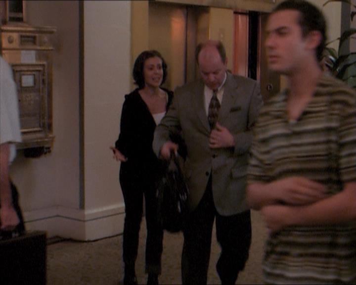 Charmed-Online_dot_net-1x04DeadManDating1726.jpg Charmed-Online_dot_net-1x04DeadManDating1726.jpg