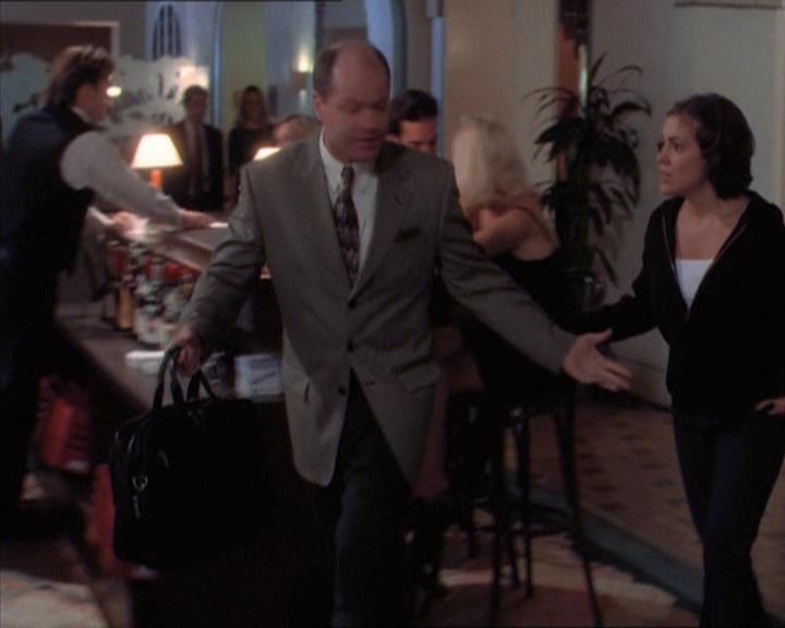 Charmed-Online_dot_net-1x04DeadManDating1731.jpg Charmed-Online_dot_net-1x04DeadManDating1731.jpg