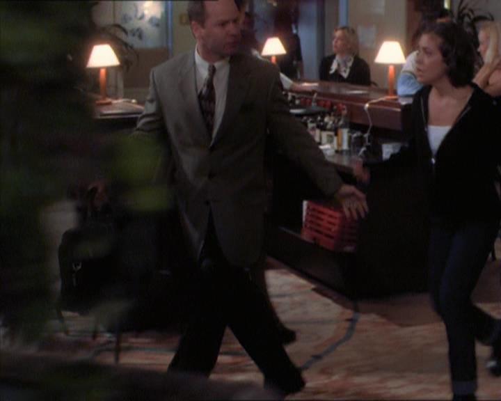 Charmed-Online_dot_net-1x04DeadManDating1732.jpg Charmed-Online_dot_net-1x04DeadManDating1732.jpg