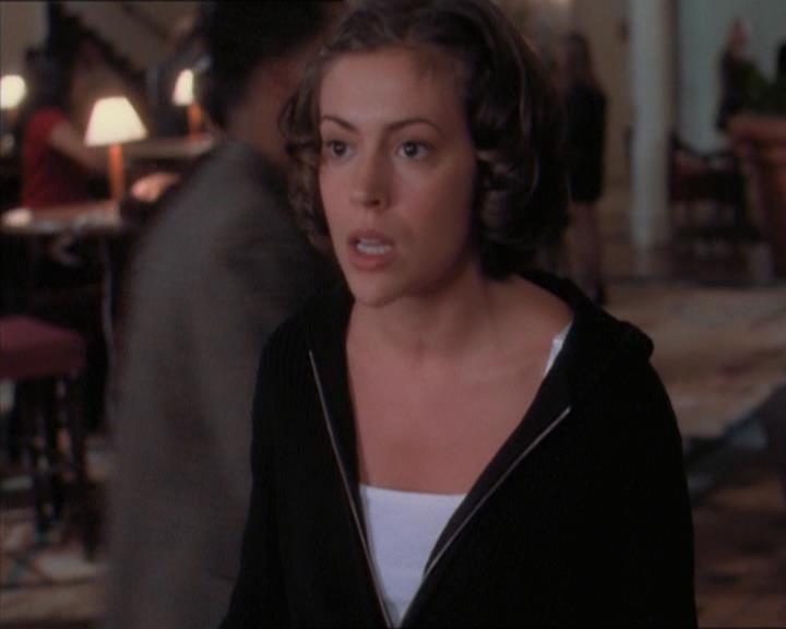 Charmed-Online_dot_net-1x04DeadManDating1737.jpg Charmed-Online_dot_net-1x04DeadManDating1737.jpg