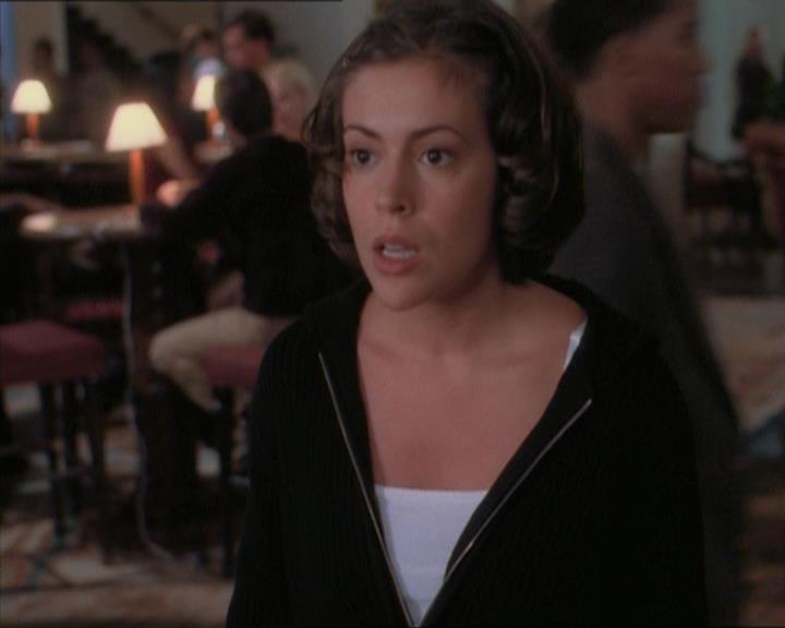 Charmed-Online_dot_net-1x04DeadManDating1741.jpg Charmed-Online_dot_net-1x04DeadManDating1741.jpg