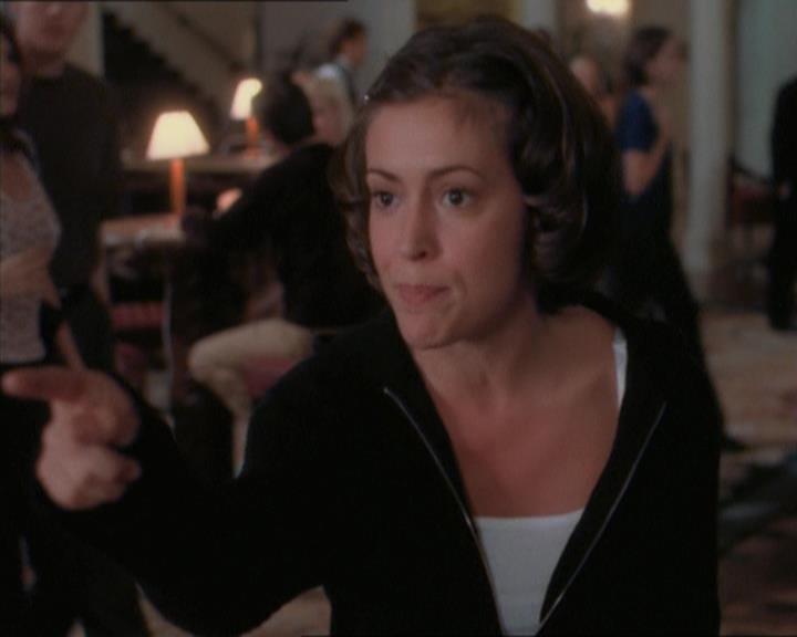 Charmed-Online_dot_net-1x04DeadManDating1743.jpg Charmed-Online_dot_net-1x04DeadManDating1743.jpg